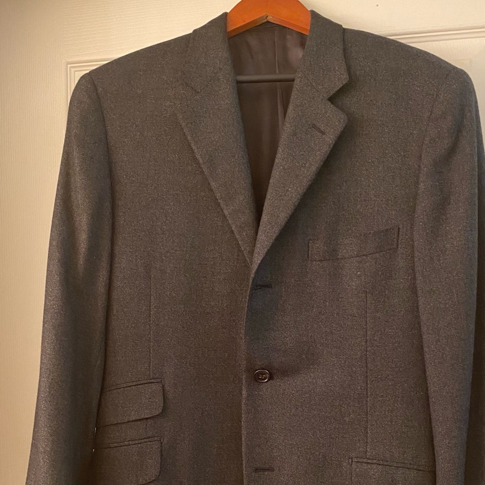 100 % Cashmere Hermes men’s jacket in excellent condition.
